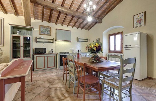 Pontassieve Casa | Casa Camomilla E: una característica y acogedora casa independiente de dos pisos rodeada de prados y verdes colinas.