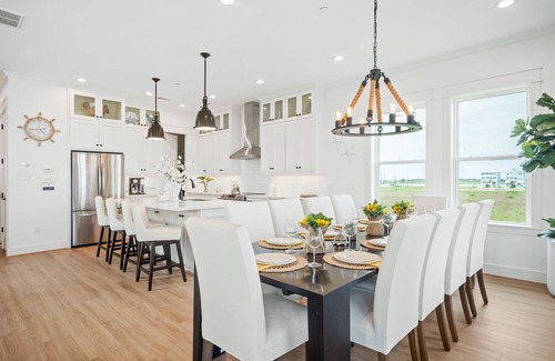 Galveston Casa | Casa Carapace l New 2023 Construction Luxe Home! Walk to beach! Sleeps 12