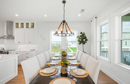 Galveston Casa | Casa Carapace l New 2023 Construction Luxe Home! Walk to beach! Sleeps 12