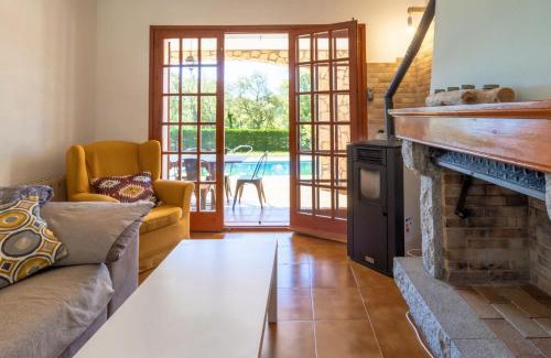 Can Carbonell Chalet De Esquí | Casa Carbonell Casa bonita con piscina y jardín