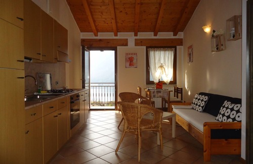 Crone Apartamento | Casa Carla, hasta 4 personas, zona tranquila, jardín, balcón con vistas panorámicas