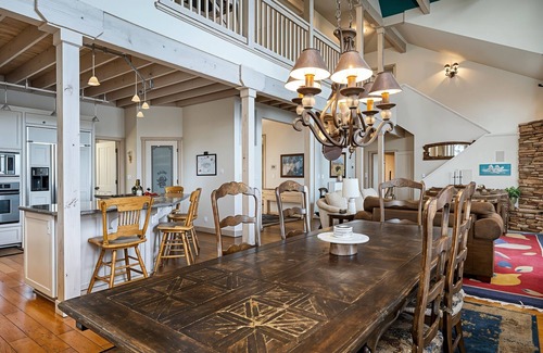 Groveland Casa | Casa Cassaretto - This Beautiful Lakefront Home is Only 50 yards from Marina Beach by Yosemite Region Resorts
