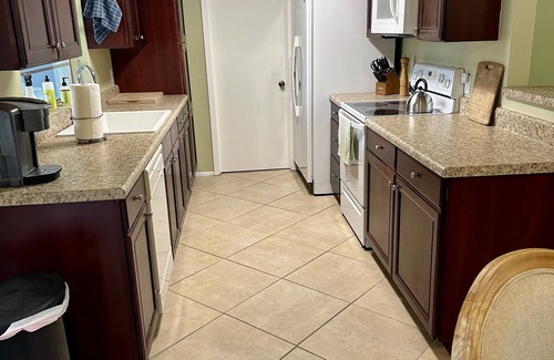 Palm City Casa | Casa Celeste. Fenced Back Yard. Close to Boat Ramp. Children and Dog Friendly.