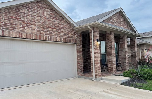 Fort Worth Casa | Casa cerca de restaurantes, stockyard y motor speedway!
