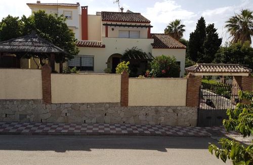 Los Barrios Casa | Casa Chalet Las Camelias