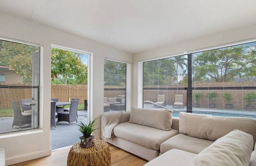 Hallandale Beach Villa | Casa Christina I 5 min to Beach I Tropical Pool