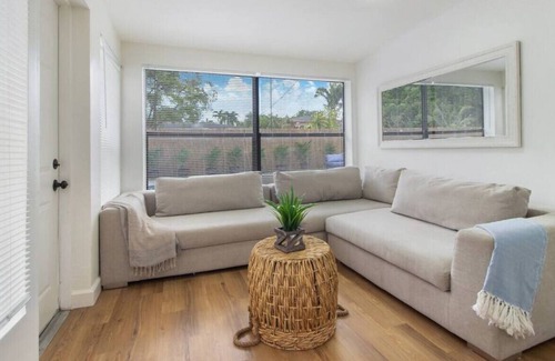 Hallandale Beach Villa | Casa Christina I 5 min to Beach I Tropical Pool