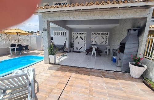 Mosqueiro Casa | Casa cinza em frente à praia em condominio