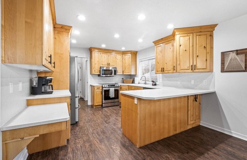 Logan Casa | Casa Cliffside: Animal Friendly, Mountain Getaway w/ Private Balcony