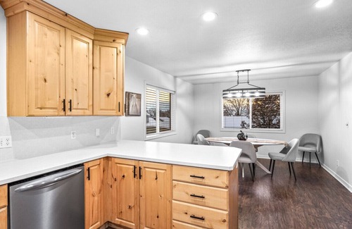 Logan Casa | Casa Cliffside: Animal Friendly, Mountain Getaway w/ Private Balcony
