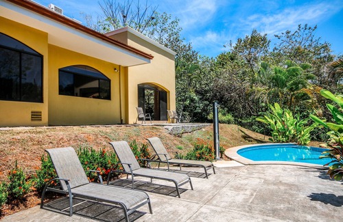 Esterillos Oeste Casa | Casa Colibri - Hidden Gem with spacious rooms