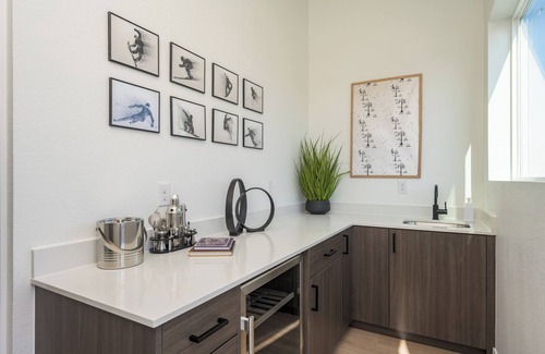 Wheat Ridge Casa | Casa Colorado: Modern Luxury Home w/Rooftop Deck