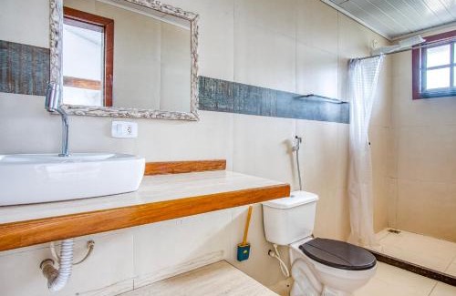 Rasa Casa | Casa com 3 Flats Quarto-Sala, Jardim, Piscina e Cozinha Externa Búzios
