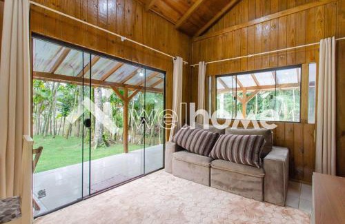 Sao Joao do Itaperiu Casa | Casa com ampla área verde e piscina em Itaperiu