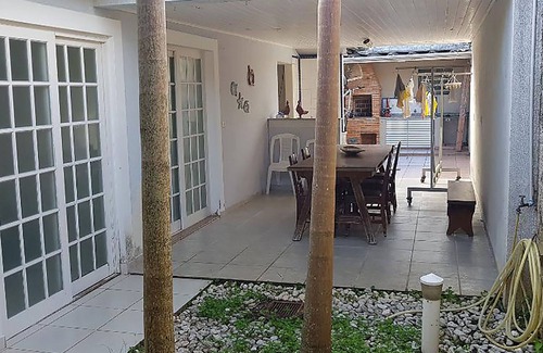Centro Casa | Casa com churrasqueira no Centro de Caraguatatuba