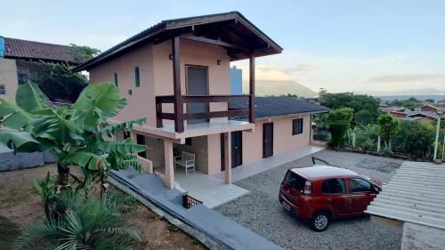 Caiacanga Casa | Casa com linda vista a 500 metros da praia