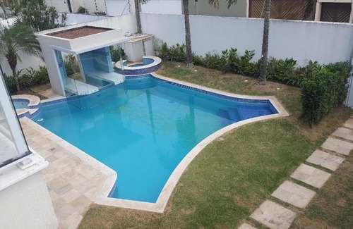 Jardim Virginia Casa | Casa com piscina a 150m da praia da Enseada