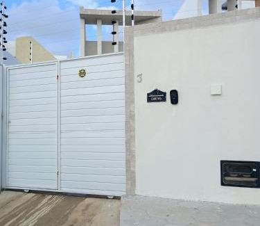 Conde Casa | casa com piscina e churrasqueira 5 minutos da praia, 1 quarto com cama de casal e segundo quarto com duas camas infantis