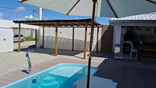 Prado Casa | Casa com piscina e espaço gourmet a 30m da praia!