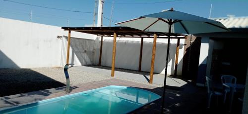Prado Casa | Casa com piscina e espaço gourmet a 30m da praia!