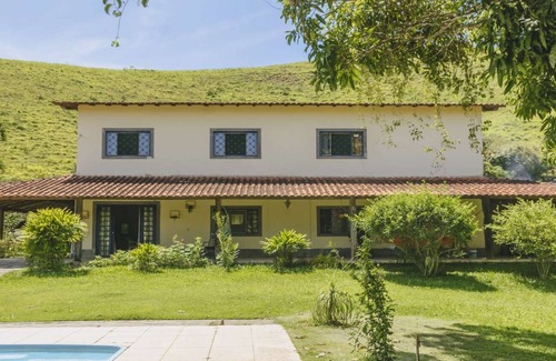 Pirai Casa | Casa com piscina e vista para montanha em Pirai