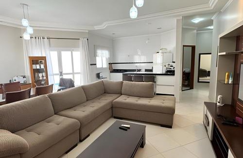 Indaia Casa | Casa com piscina em Bertioga -SP (1)
