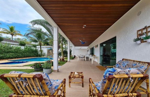 Jardim Acapulco Casa | Casa com piscina, varanda e lazer em condomínio