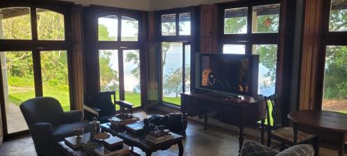 Itatinga Casa | Casa com praia na beira da represa
