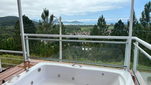 Jardim Capricornio Casa | Casa com spa em Caraguatatuba