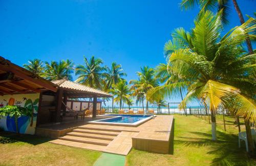 Olivenca Apartamento | Casa completo com grande piscina sob coqueiros, pe na areia