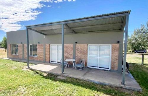 General Roca Casa | Casa con pileta y parrilla en barrio privado, 2 dormitorios