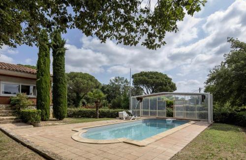 Vilobi d'Onyar Chalet De Esquí | Casa con piscina en Vilobí dOnyar