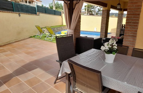 Albinyana Casa | Casa con piscina entre viñedos