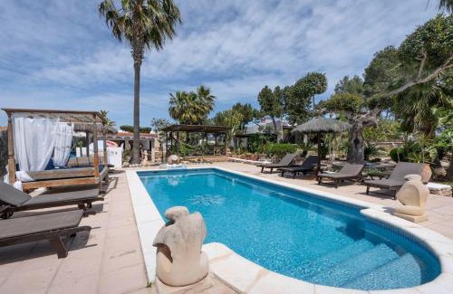 Santa Eulalia del Río Casa | Casa con piscina, jardín y juegos exteriores