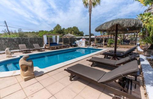 Santa Eulalia del Río Casa | Casa con piscina, jardín y juegos exteriores