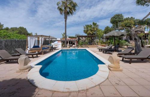 Santa Eulalia del Río Casa | Casa con piscina, jardín y juegos exteriores