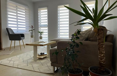 Tome Casa | Casa con vista al mar!