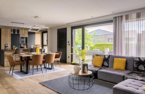Mungia Casa | Casa con Vistas al Paisaje y Encanto en el Corazón del País Vasco,España