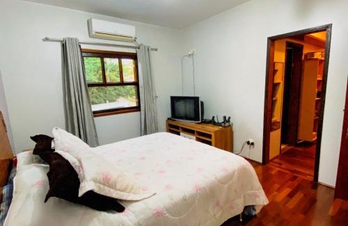Carapicuiba Casa | Casa confortável com churrasqueira na Granja Viana