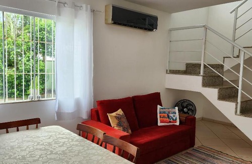 Rio das Ostras Casa | Casa confortável pertinho da praia com garagem e quintal
