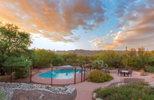 Tanque Verde Casa | Casa Coralina - Gran propiedad familiar privada del suroeste con piscina climatizada y vistas a la montaña