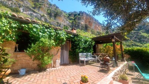 Aragosa Casa | Casa Corazón de piedra en el Río Dulce