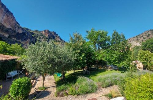 Aragosa Casa | Casa Corazón de piedra en el Río Dulce