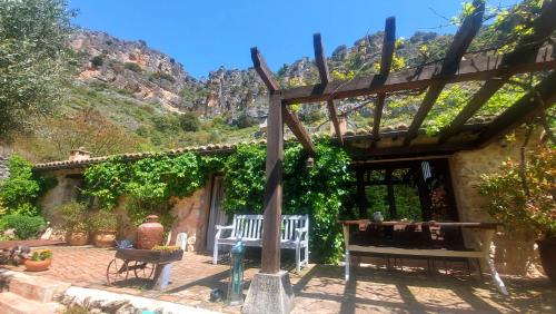 Aragosa Casa | Casa Corazón de piedra en el Río Dulce