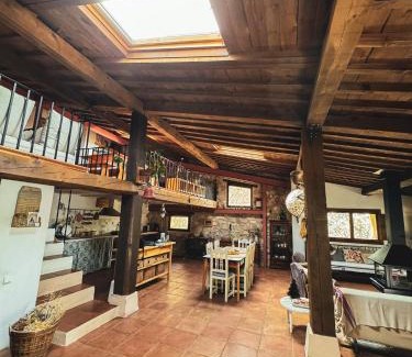 Aragosa Casa | Casa Corazón de piedra en el Río Dulce