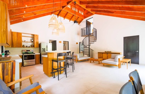 Playa Guiones Casa | CASA COSTA | SPACIOUS 4-BED BY MAIN BEACH ENTRANCE