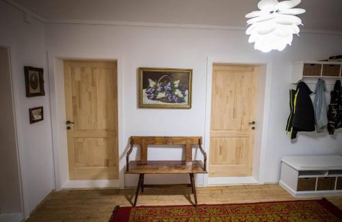 Marisel Chalet De Esquí | Casa cu copaci Romanian historical farmhouse