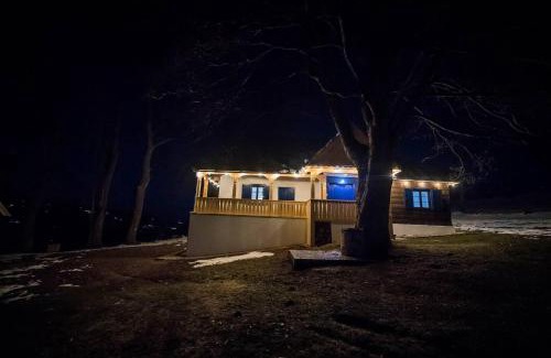 Marisel Chalet De Esquí | Casa cu copaci Romanian historical farmhouse