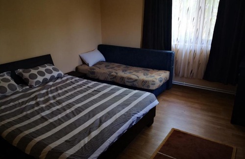 Douazeci si Trei August Casa | Casa Cu Verdeata