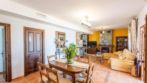 Almogia Casa | Casa Cuatro Vientos Almogía by Ruralidays
